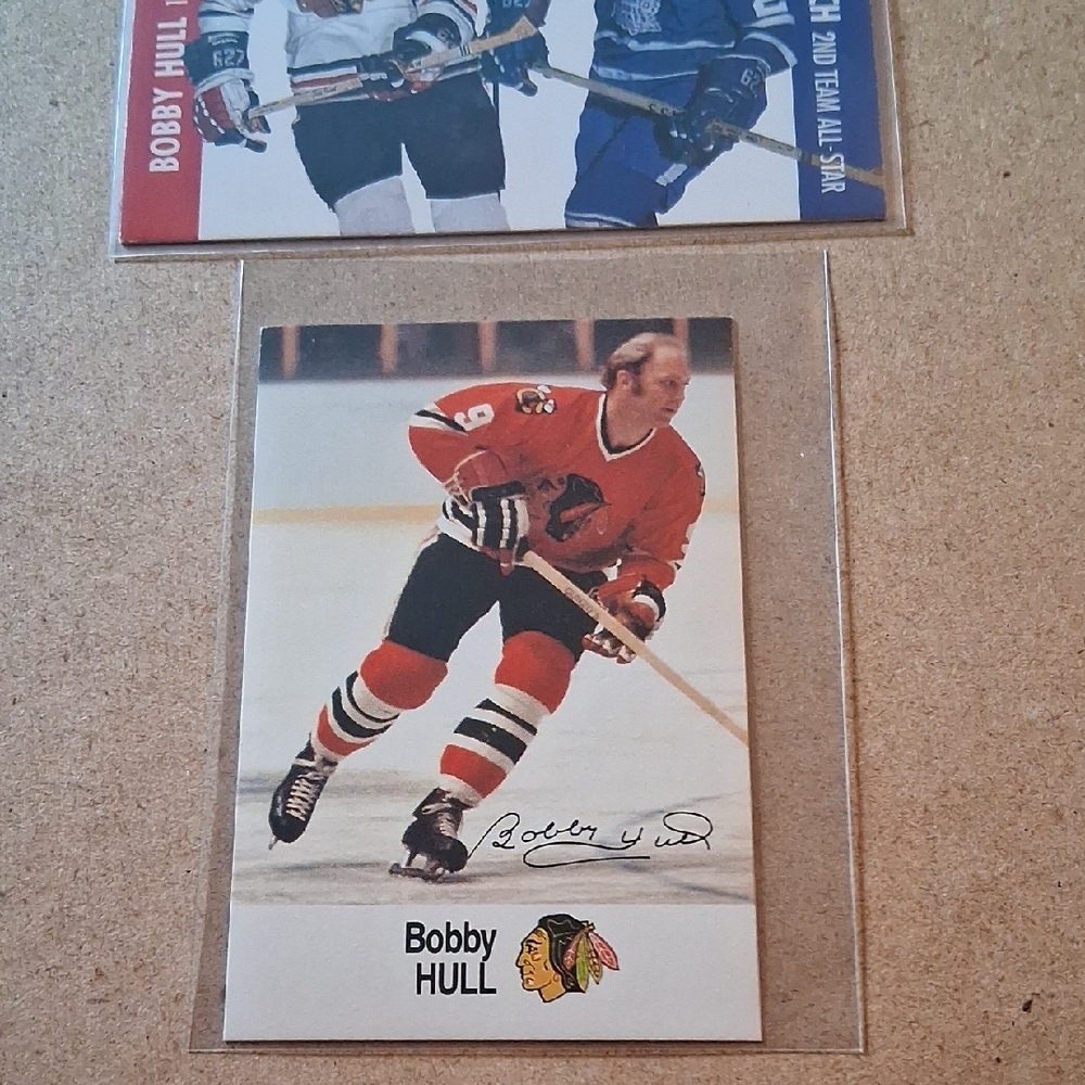 Bobby Hull Hockey Card Lot with Chicago Blackhawks Artwork - Picture 5 of 6